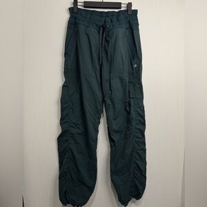 Lululemon Fully Lined Pants with Drawstring Hem. Size 10. Green.